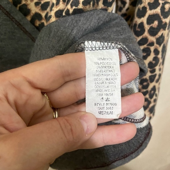 CY Fashion EUC patchwork animal print mixed media geometric design casual top - Picture 4 of 5